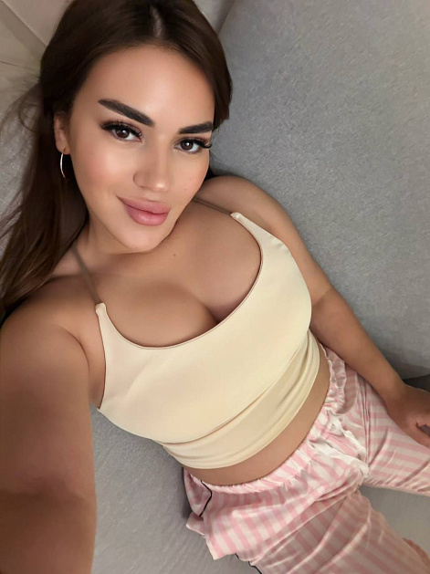 UAE escort girl Lora