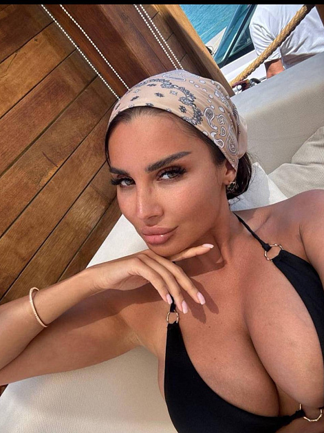 Dubai escort girl Lita